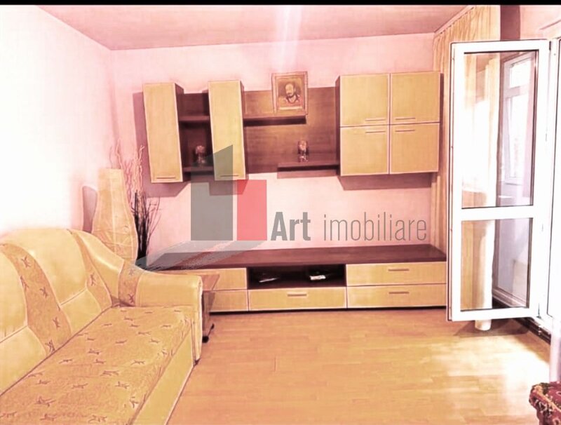 Titan, apartament cu 4 camere cu centrala.