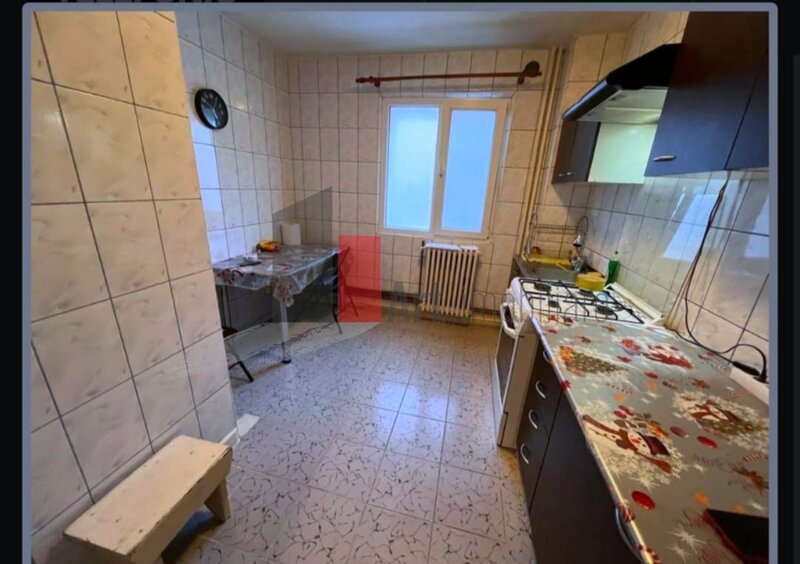 Titan, apartament cu 4 camere cu centrala.