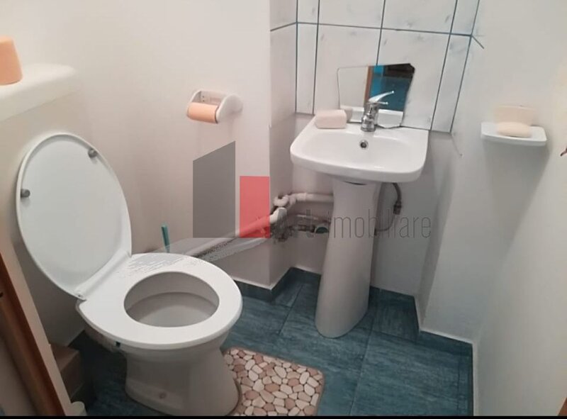 Titan, apartament cu 4 camere cu centrala.
