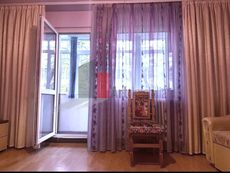 Titan, apartament cu 4 camere cu centrala.