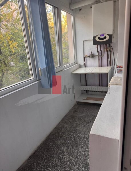 Titan, apartament cu 4 camere cu centrala.