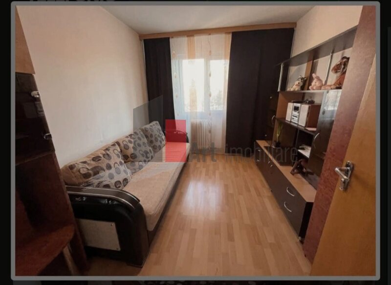 Titan, apartament cu 4 camere cu centrala.